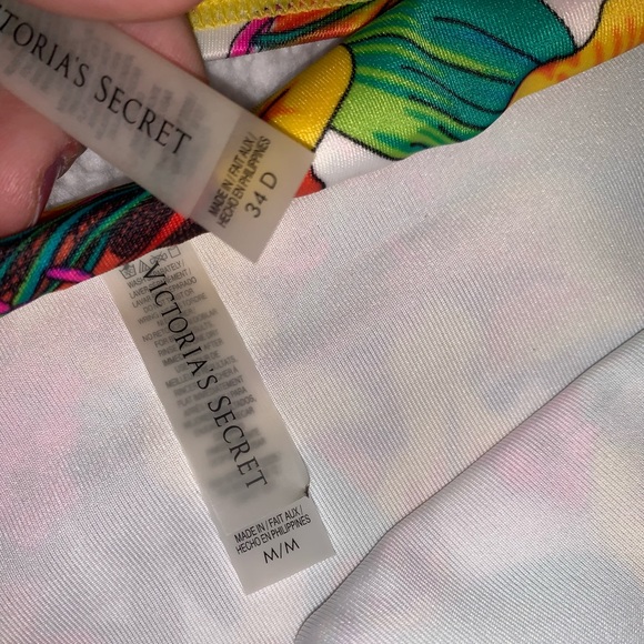 2 Victoria’s Secret bikinis - Picture 5 of 5